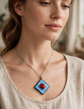 Load image into Gallery viewer, Diamond shape rose necklace
