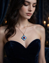 Load image into Gallery viewer, Diamond shape rose necklace
